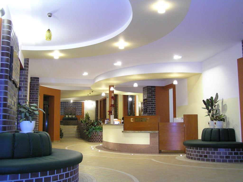 Kompleks Hotelowy Logos Августув Экстерьер фото