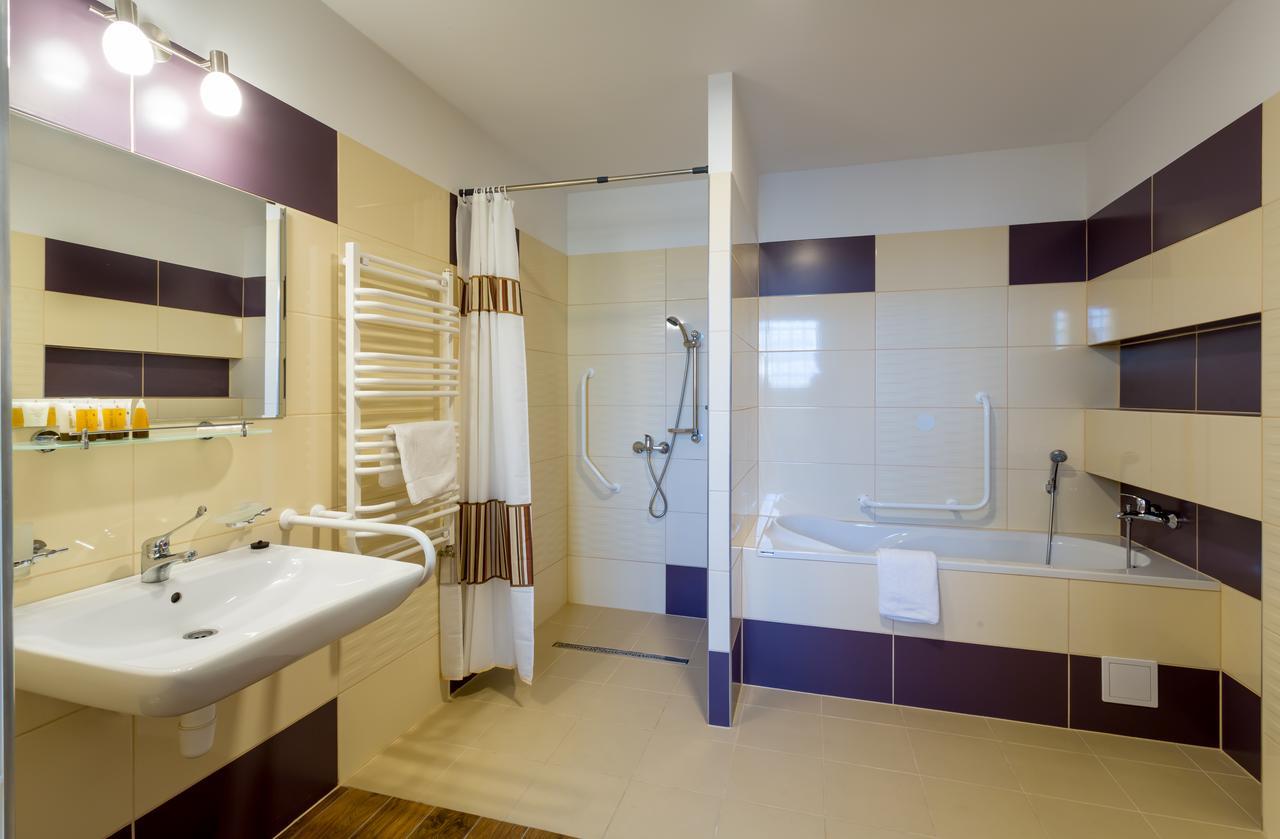 Kompleks Hotelowy Logos Августув Экстерьер фото