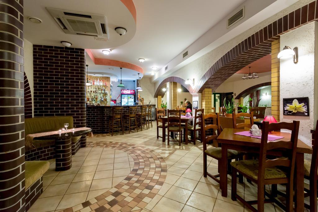 Kompleks Hotelowy Logos Августув Экстерьер фото