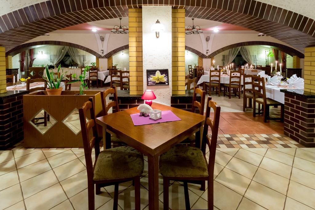 Kompleks Hotelowy Logos Августув Экстерьер фото